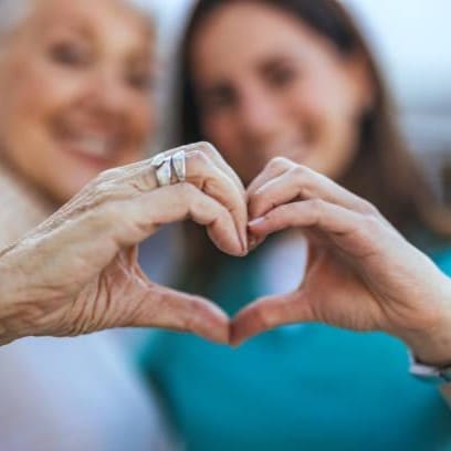 Seniorenbetreuung: Fürsorgliche Betreuung von Senioren ohne Pflege.