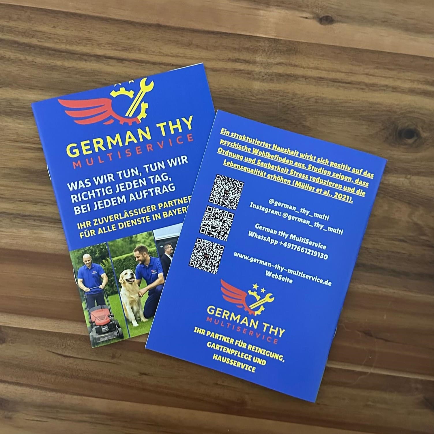 Hausverteilungsservice: Lieferung von Paketen, Waren und Briefen an verschiedene Haushalte.